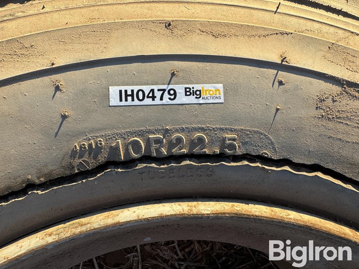 10r22.5-tire-&-rim-image-11