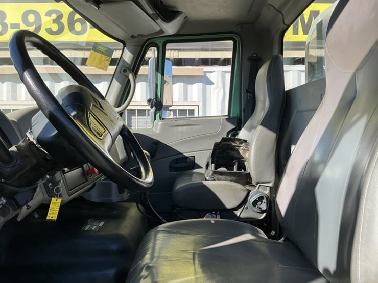 2011-international-7600-image-27