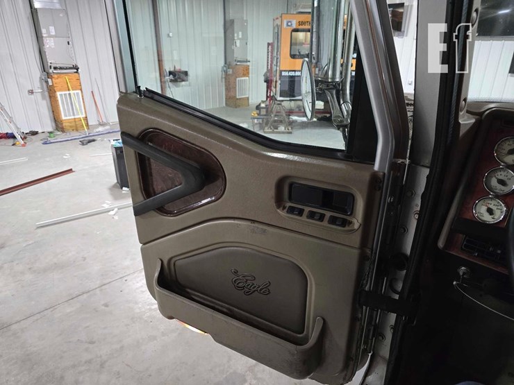 2004-international-paystar-5900-image-39