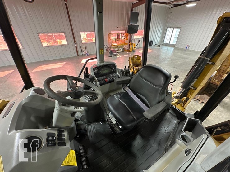 2017-caterpillar-415f2-image-21