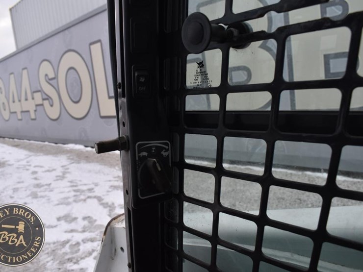 2021-bobcat-t870-image-34