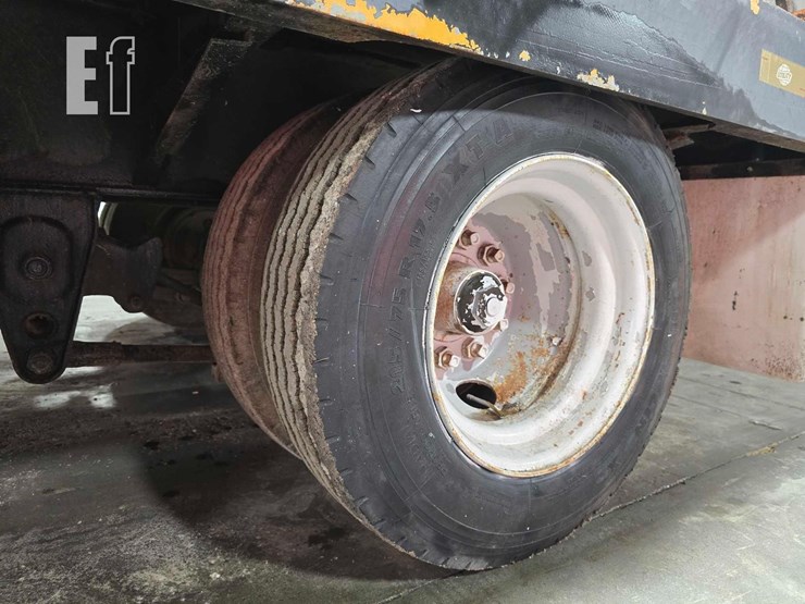 28-foot-tandem-dual-flatbed-trailer-image-15