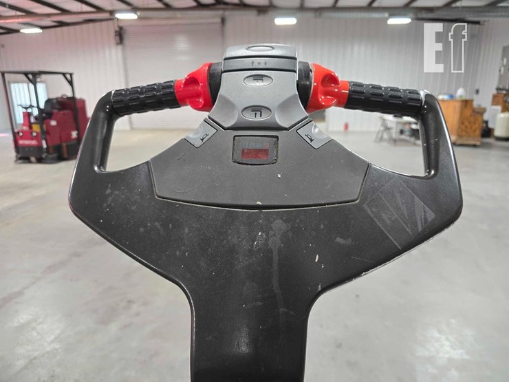 raymond-8400-image-10