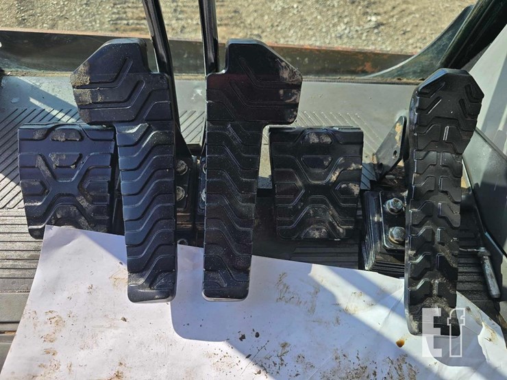 2020-caterpillar-323-image-27