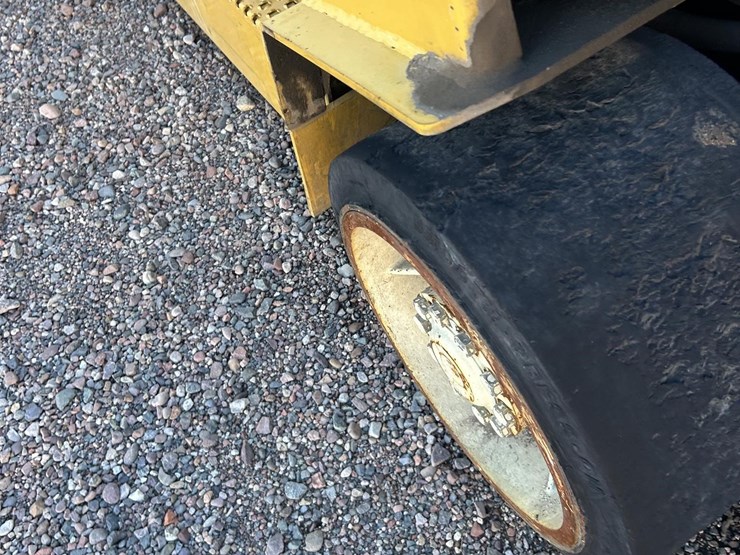 2002-yale-gc100mjn-image-11