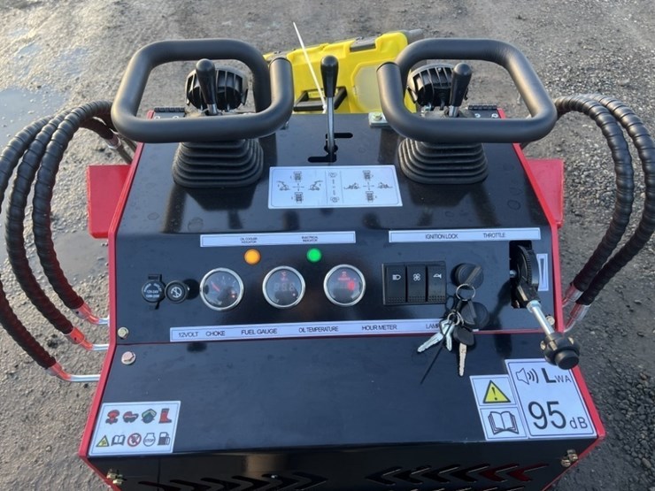 2025-sdlool-380r-mini-compact-track-loader-image-18