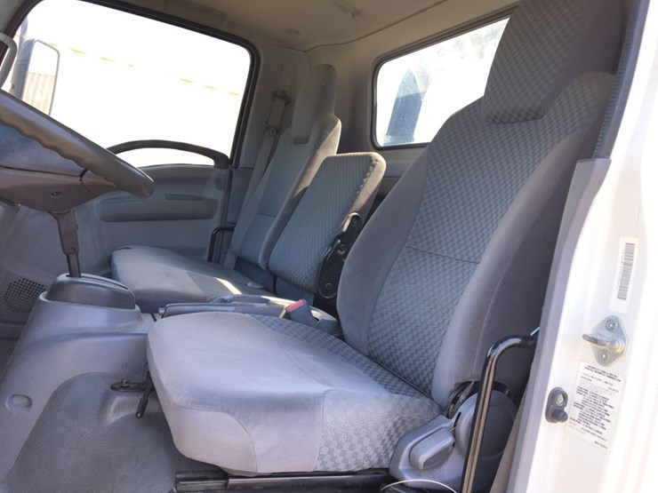 2013-isuzu-nrr-image-8