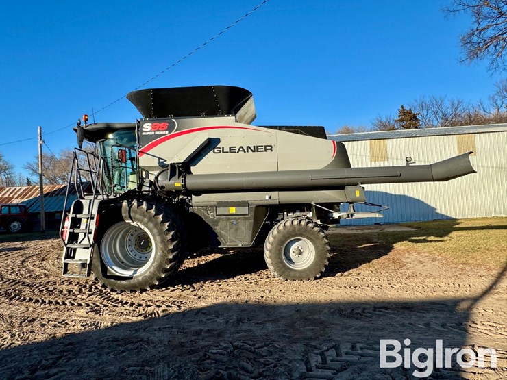 2016-gleaner-s96-image-8