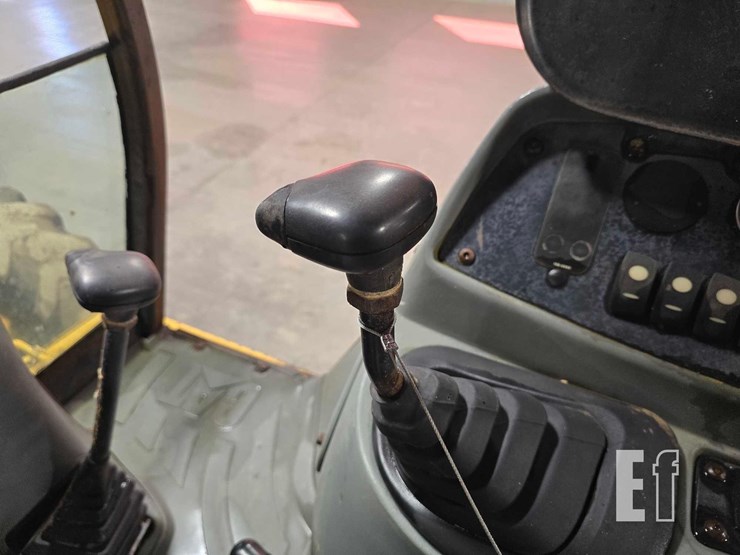 2001-caterpillar-420d-image-18