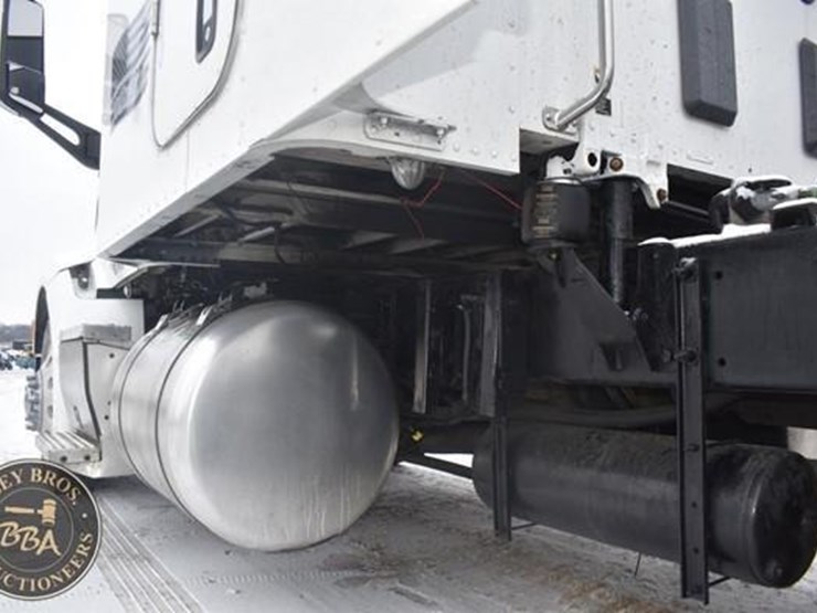 2015-peterbilt-579-image-21
