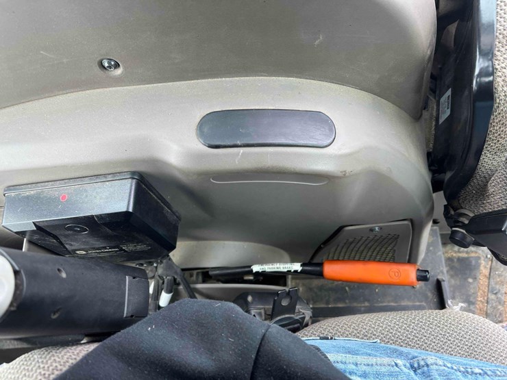 2014-case-farmall-115u-tractor-image-49