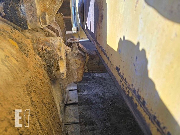 2007-caterpillar-d6r-image-23