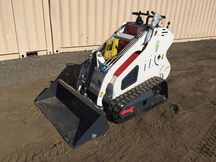 unused-2025-digswift-dss40-stand-on-compact-track-image-1