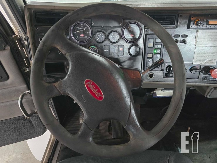 2010-peterbilt-340-image-10