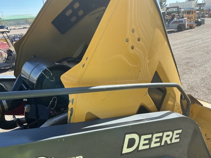 2015-deere-210l-image-29