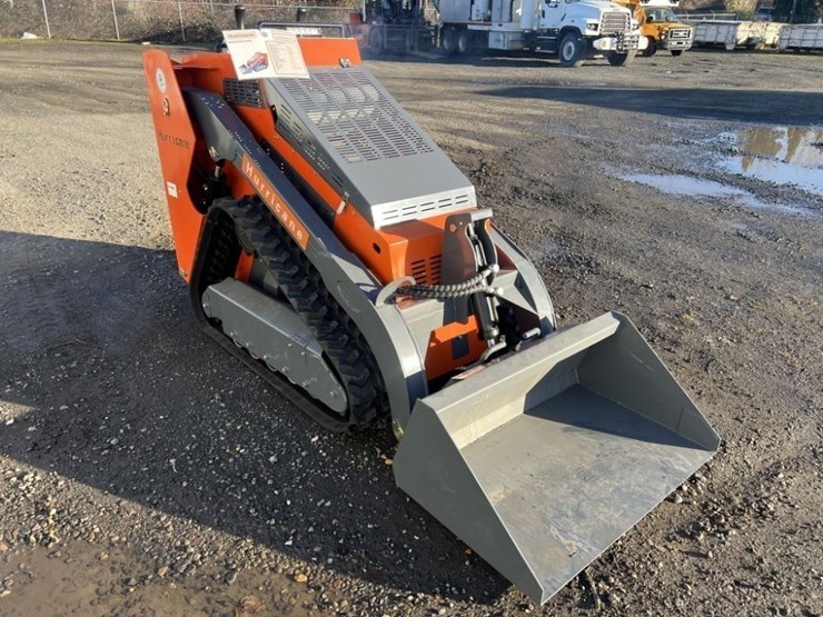 2025-hurricane-hrc700-mini-compact-track-loader-image-2