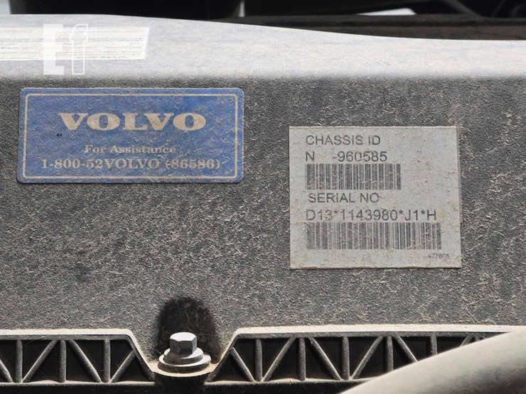 2017-volvo-vnl42300-image-23