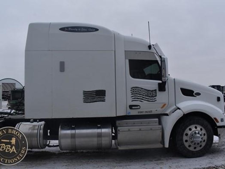2015-peterbilt-579-image-9