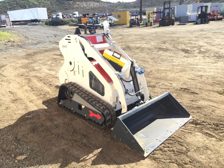 unused-2025-digswift-dss40-stand-on-compact-track-image-2