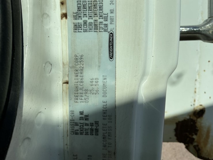 1999-freightliner-fl80-image-21