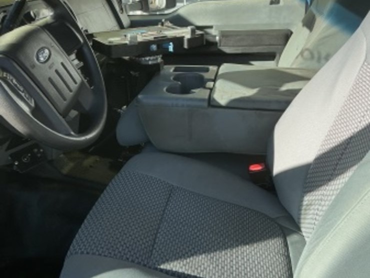 2014-ford-f550-image-26