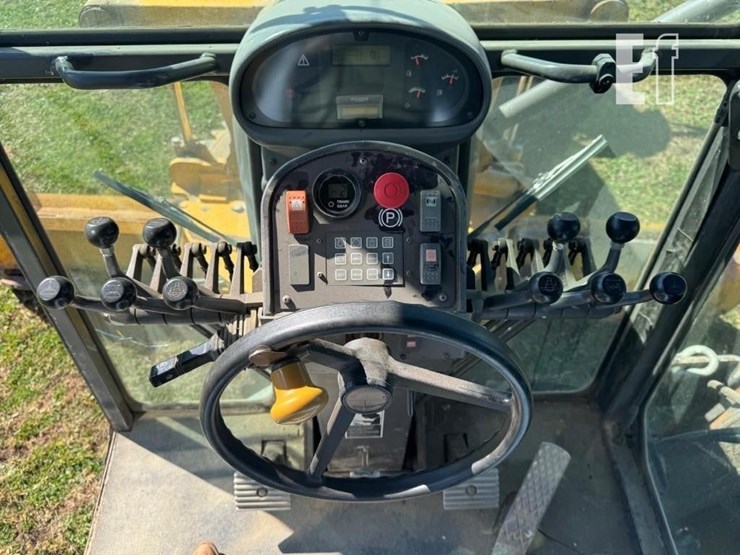 2003-volvo-g746b-image-15