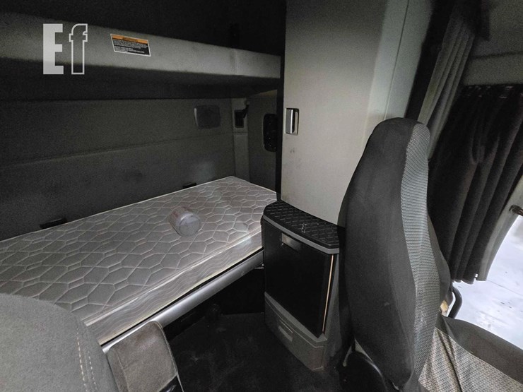 2019-kenworth-t680-image-16