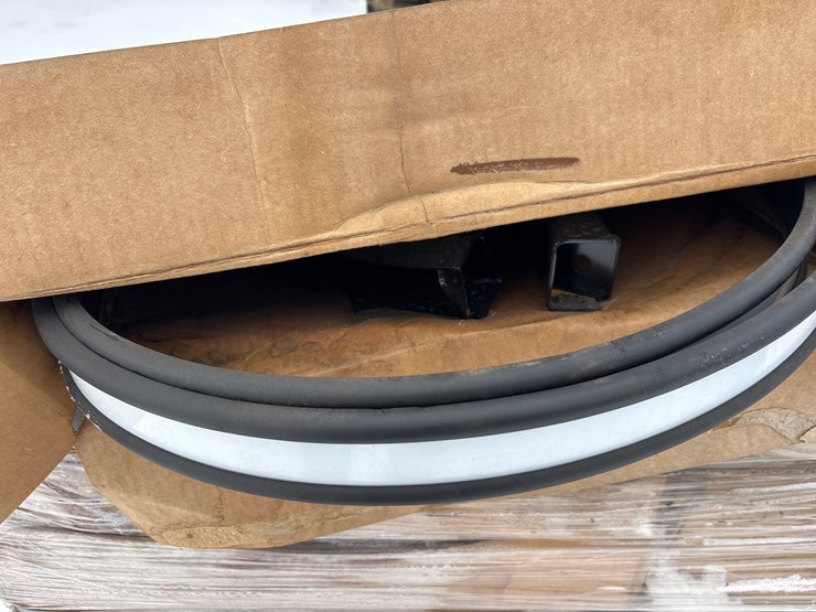 #6564-•-e1.-mounting-straps-and-brackets-for-round-hydraulic-tank-image-2