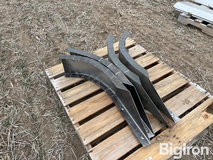 gleaner-combine-straw-spreader-deflectors-image-3