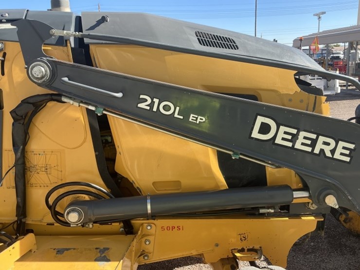 2015-deere-210l-image-17