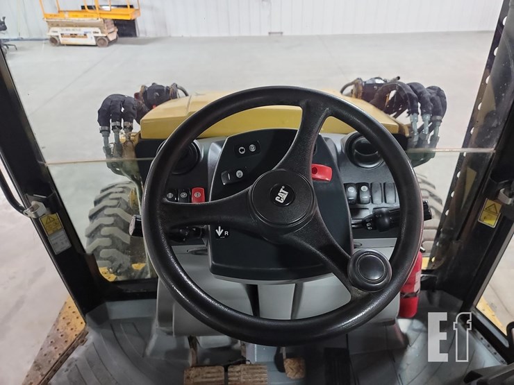 2015-caterpillar-420f-it-image-20