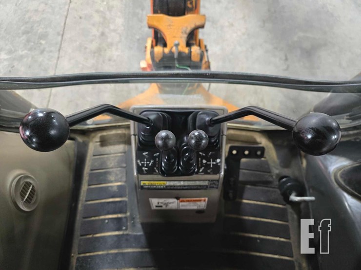 2013-case-580n-image-23