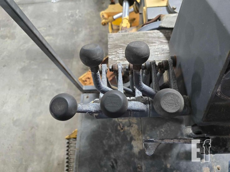 2004-volvo-g60-image-18