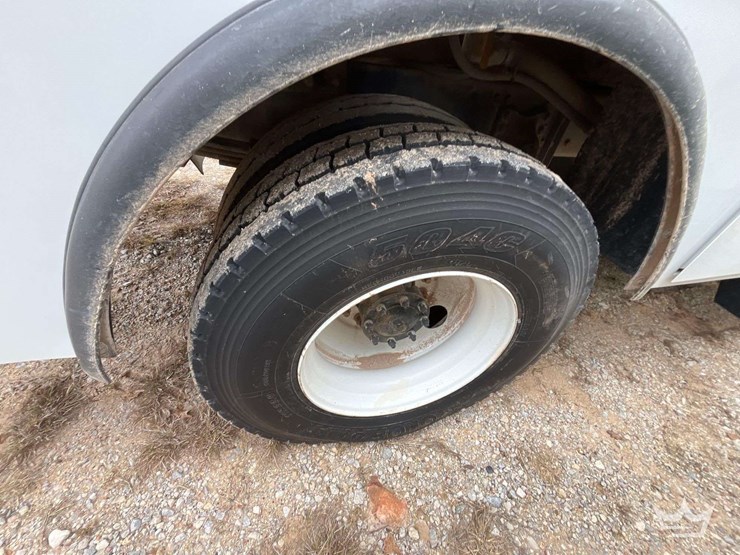 2020-freightliner-m2-106-image-31