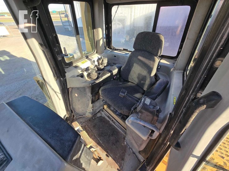 2007-caterpillar-d6r-image-11