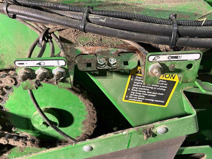 john-deere-561m-image-10