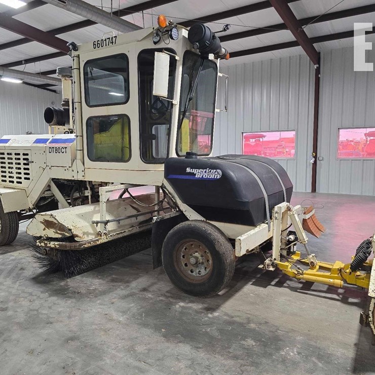 2013 SUPERIOR BROOM DT80CT