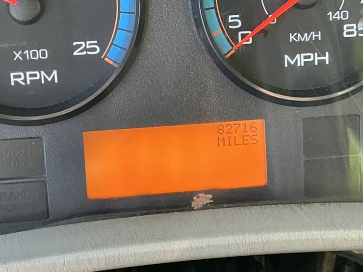 2011-international-7600-image-20