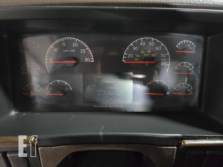 2017-volvo-vnl42300-image-11