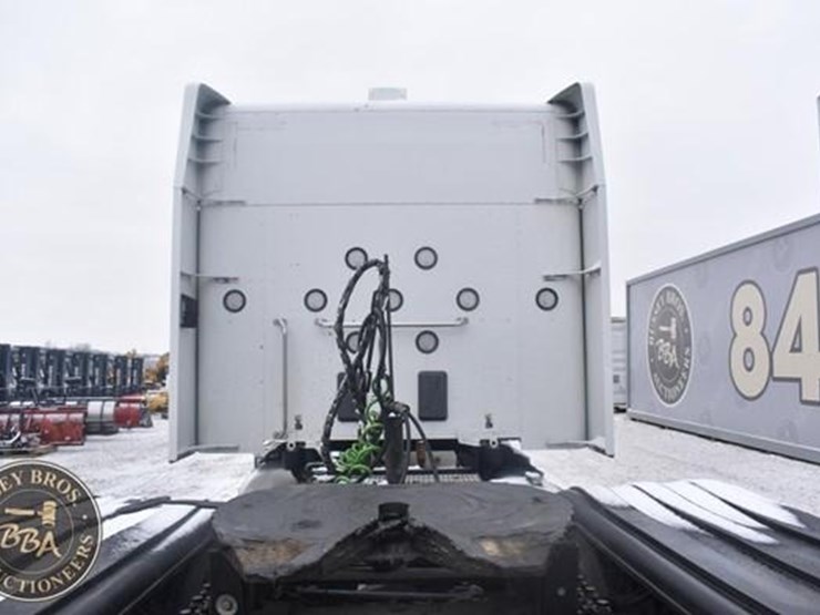 2015-peterbilt-579-image-17