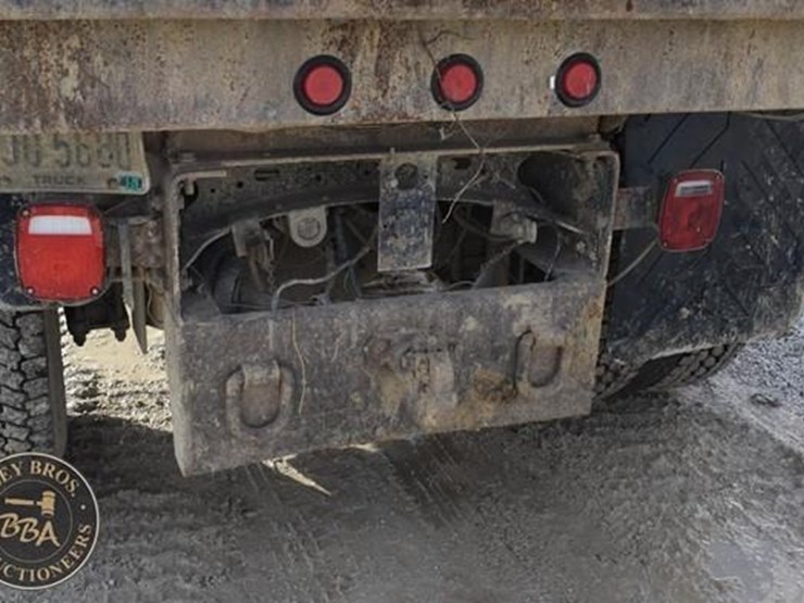 2000-freightliner-fl70-image-19