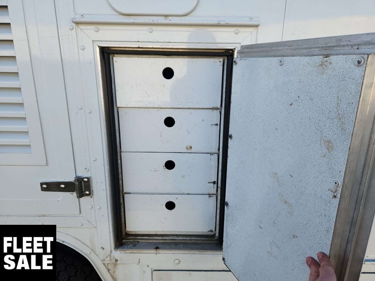 2008-ford-f550-image-32