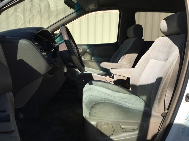 2000-toyota-sienna-le-image-8