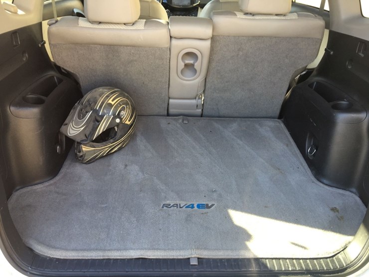 2014-toyota-rav4-image-10