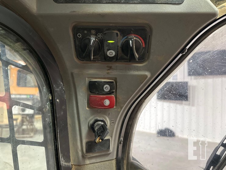 2018-caterpillar-259d-image-19