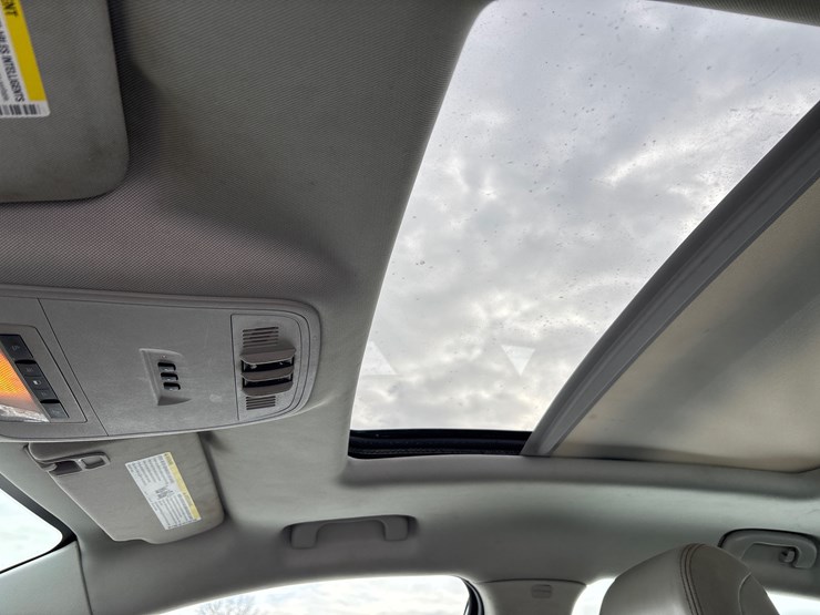 #1114-•-2010-buick-lacrosse-passenger-car-image-20