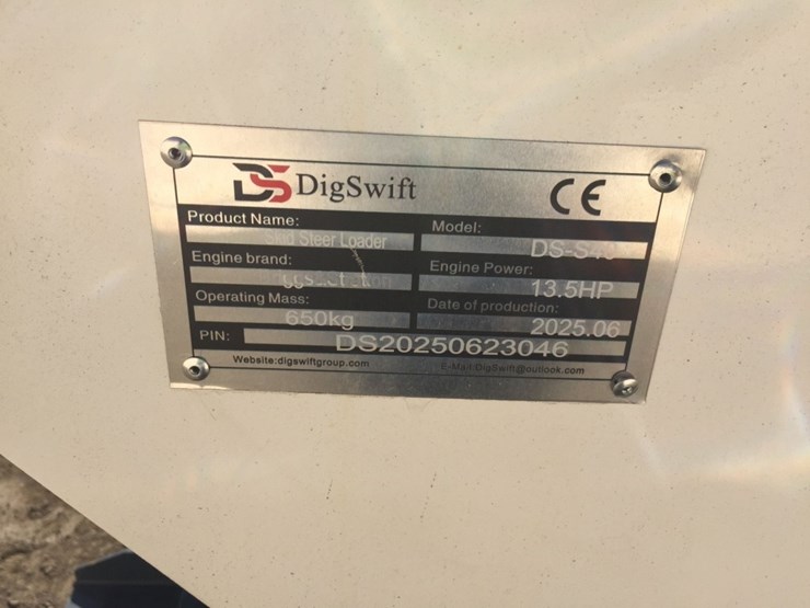 unused-2025-digswift-dss40-stand-on-compact-track-image-12