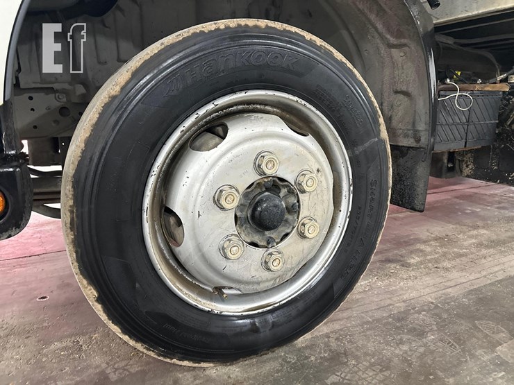 2015-hino-195-image-17