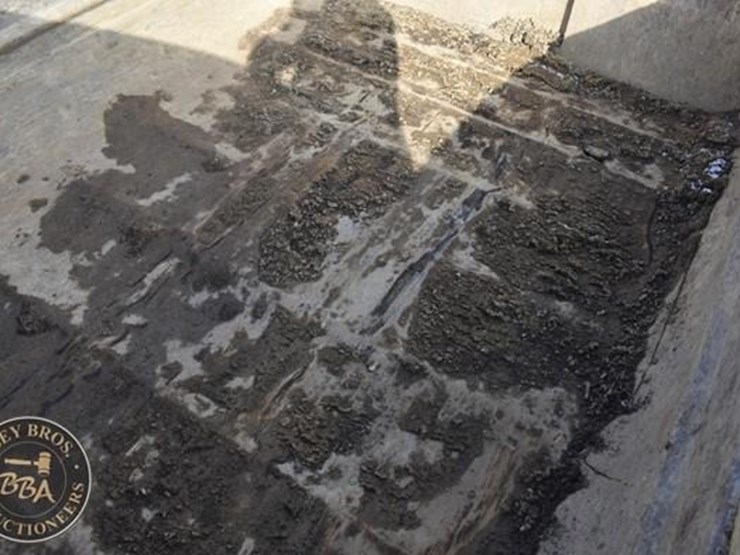 2000-freightliner-fl70-image-23