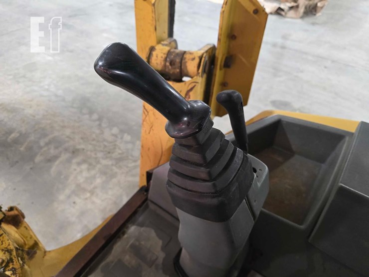 2001-caterpillar-420d-image-22